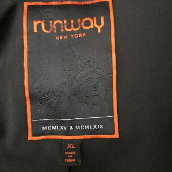 RUNWAY NEW YORK  Black Jacket. Size XL- Fits Small - Picture 10 of 13